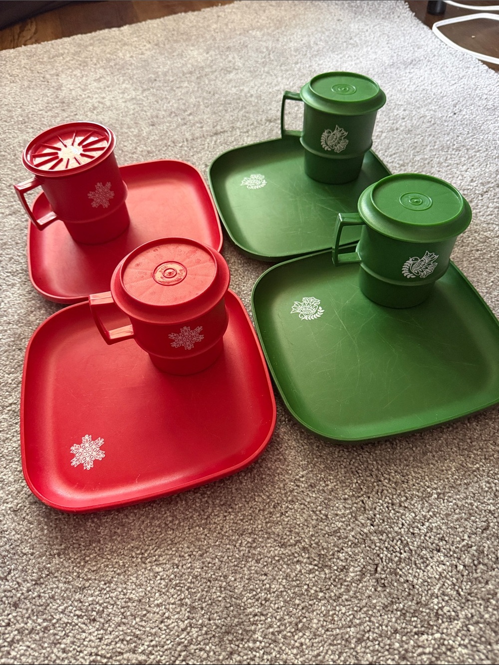 Vintage Tupperware Holiday plates and mug set